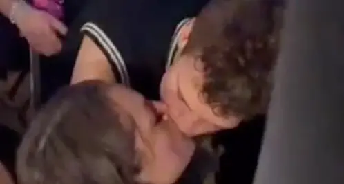 Blanco e il bacio galeotto in discoteca che rischia di costargli l’amore della sua Giulia