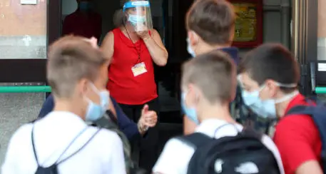 Mascherine, garante dei minori all’ attacco: “Con le protezioni la salute dei ragazzi viene danneggiata”