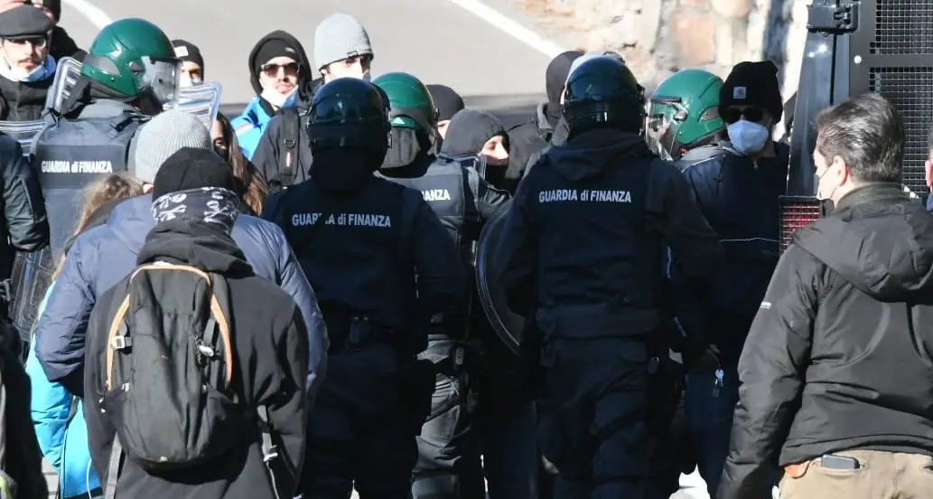 Alta tensione al cantiere della Tav in collina a Trento