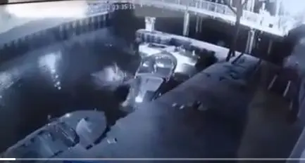 Tragedia sul lago di Garda, il video dopo l’incidente: uno dei due tedeschi barcolla e cade in acqua
