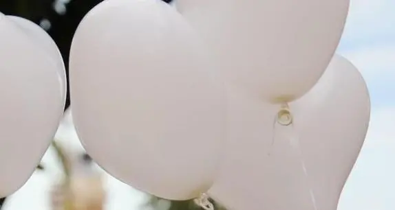 Morde palloncino che gli scoppia in bocca, bimbo 7 anni muore soffocato