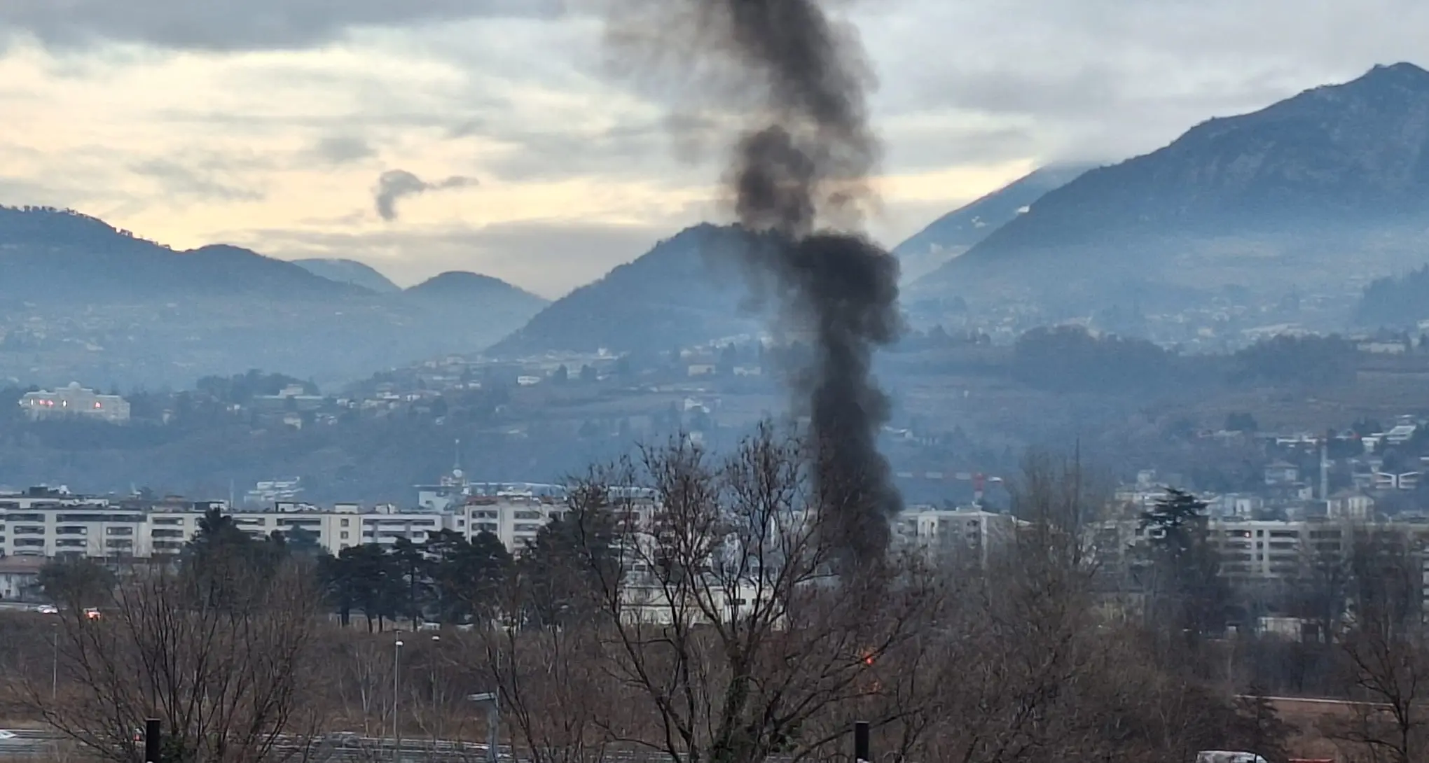 Allarme incendio a Trento Sud: vigili del fuoco in azione