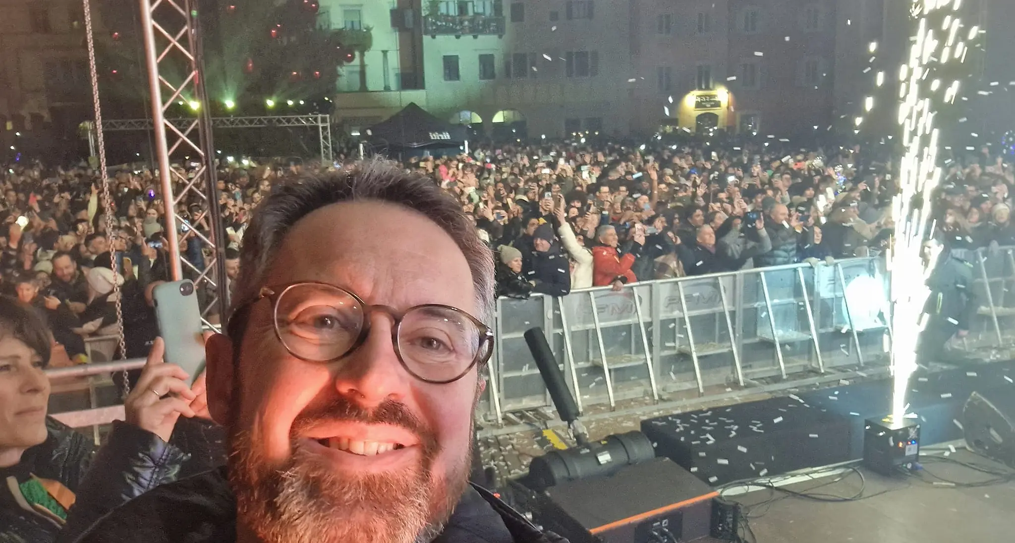 Mitra sul palco della festa di Capodanno in piazza Duomo, Ianeselli: «Episodio evitabile, ma Trento ha offerto molto»