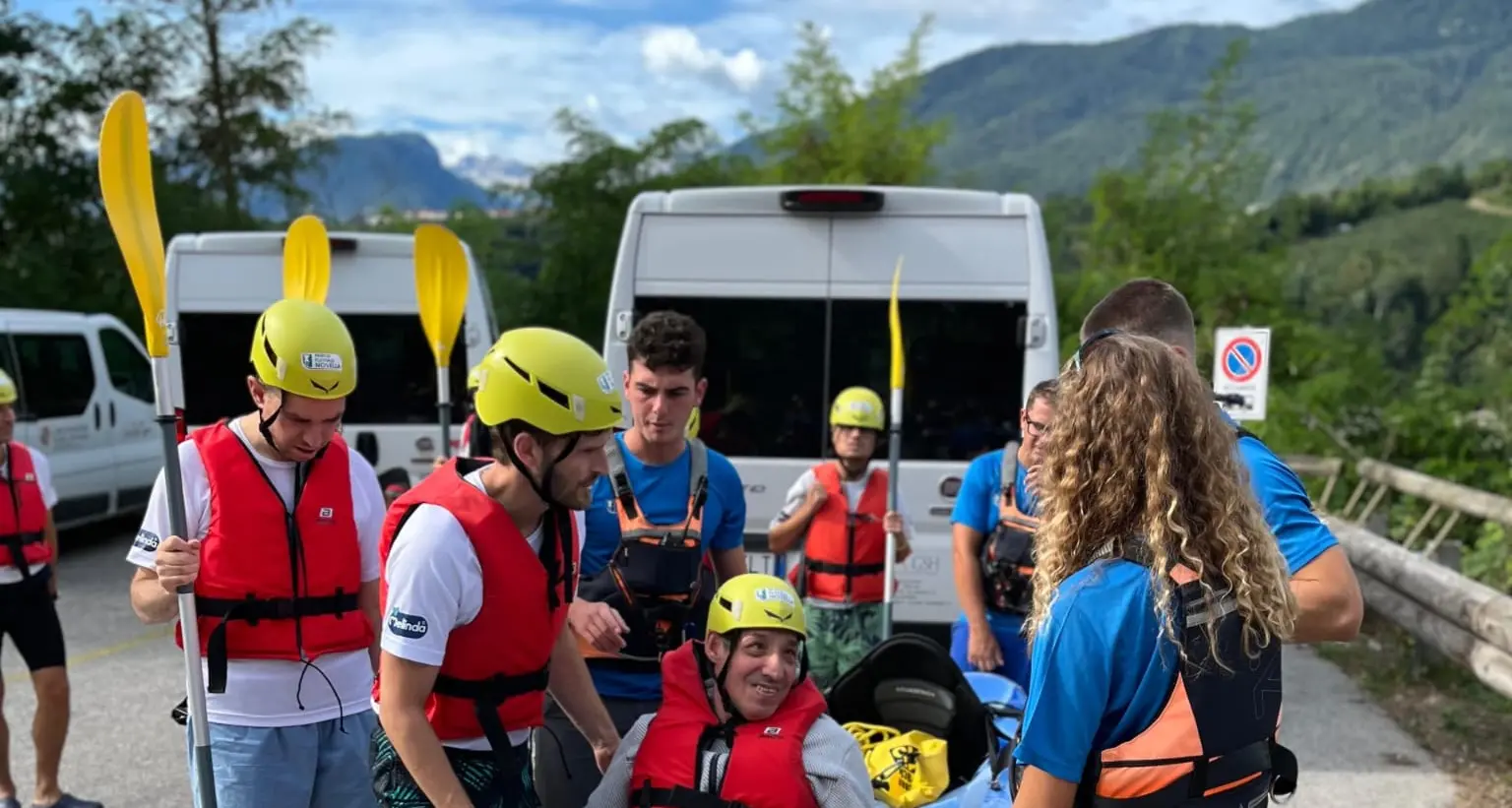 Una giornata in kayak: esperienza unica per un gruppo di giovani disabili in val di Non