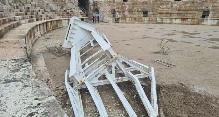 Stella cometa cade e danneggia i gradoni: sequestrata l’Arena di Verona