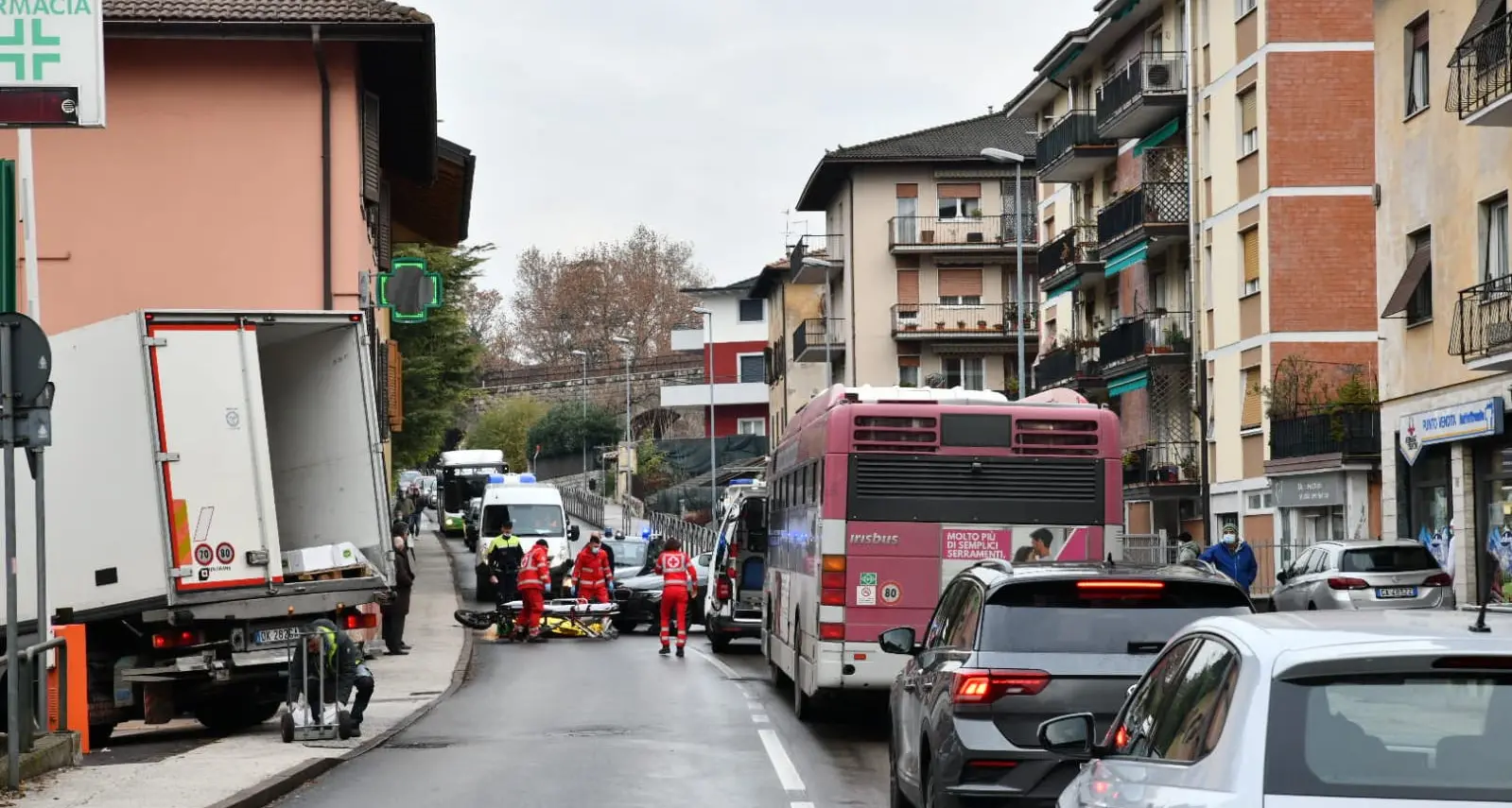 Scontro auto-moto in viale Verona, un ferito