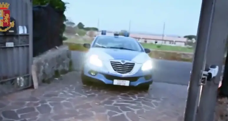 Roma: era in auto con la compagna, uomo ucciso da un proiettile