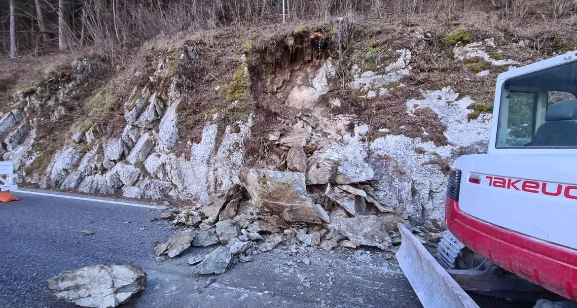 Frane a Fai della Paganella e San Lorenzo in Banale: disagi contenuti e transito garantito