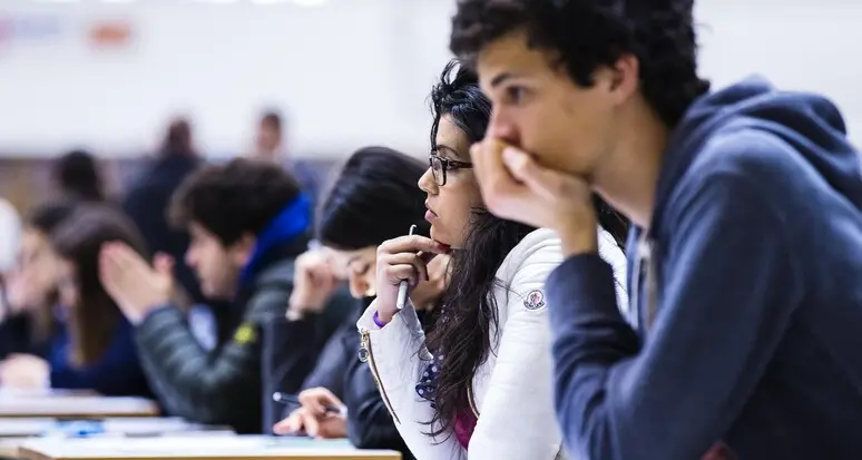 Borse di studio: stanziati 90mila euro per i diplomati con lode iscritti a formazione terziaria