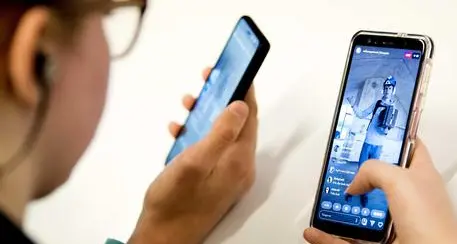 “Pan e botóni”, smartphone e internet facili per tutti