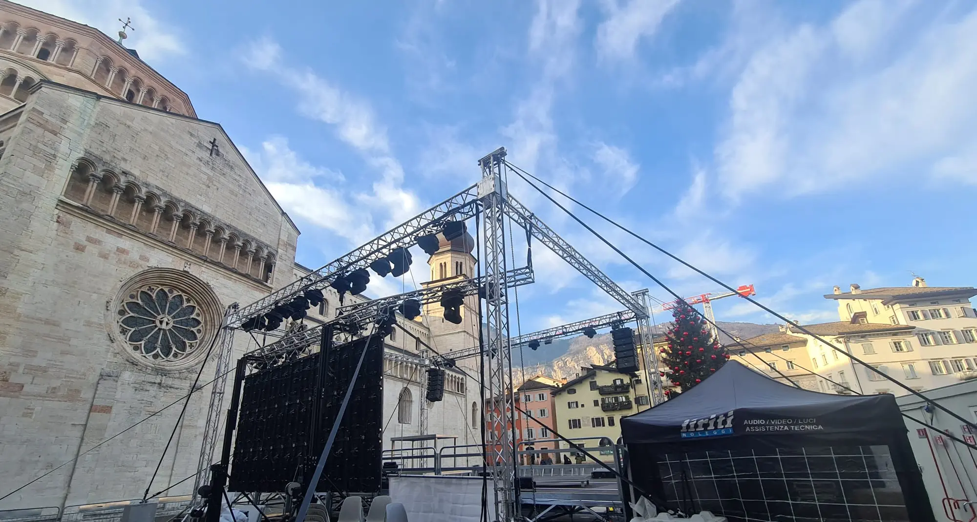 Capodanno, festa in piazza Duomo: vietati vetro e lattine