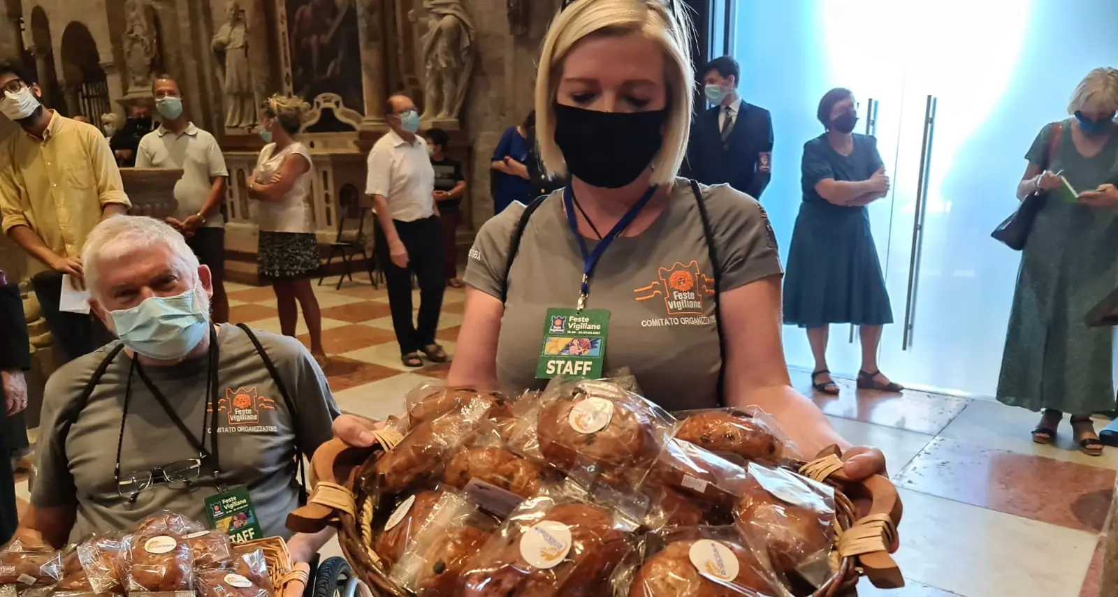 Trento, celebrata in Duomo la messa per il patrono. Distribuito il pane di San Vigilio