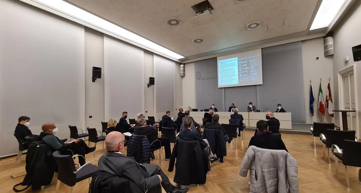Valdastico Nord, Fugatti presenta lo studio a categorie e Comuni: “Così renderà più ricco il Trentino”