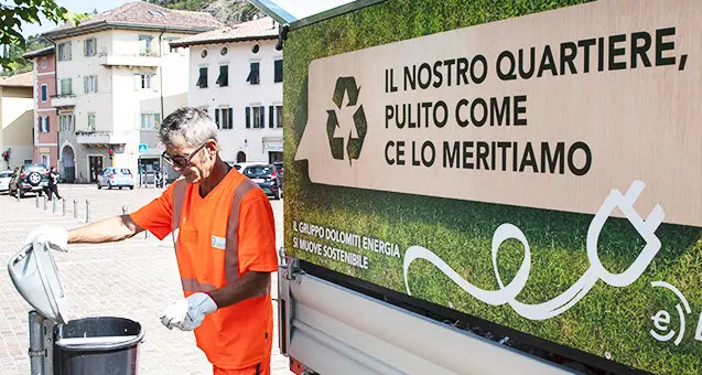 Trento, ecco il piano per potenziare la pulizia delle strade: più addetti e più cestini