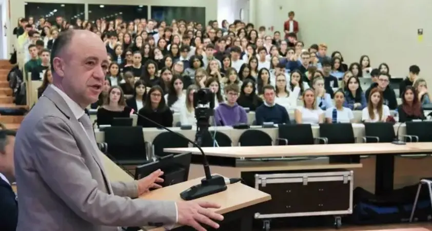 Unitn, il rettore accoglie le matricole: «L’Università luogo di libertà, qui si valorizzano le diversità»