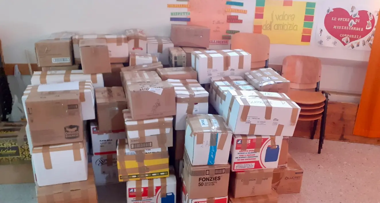 Vivi e lascia viveri, in Val di Fassa raccolta di beneficienza per oltre 1500 chili di alimentari
