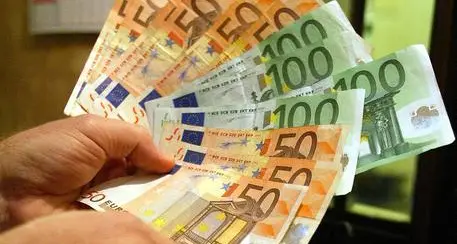 Corsa senza sosta dei tassi sui mutui, superano 4,5%. Spingono i rialzi della Bce: «Stangata da 173 euro al mese»