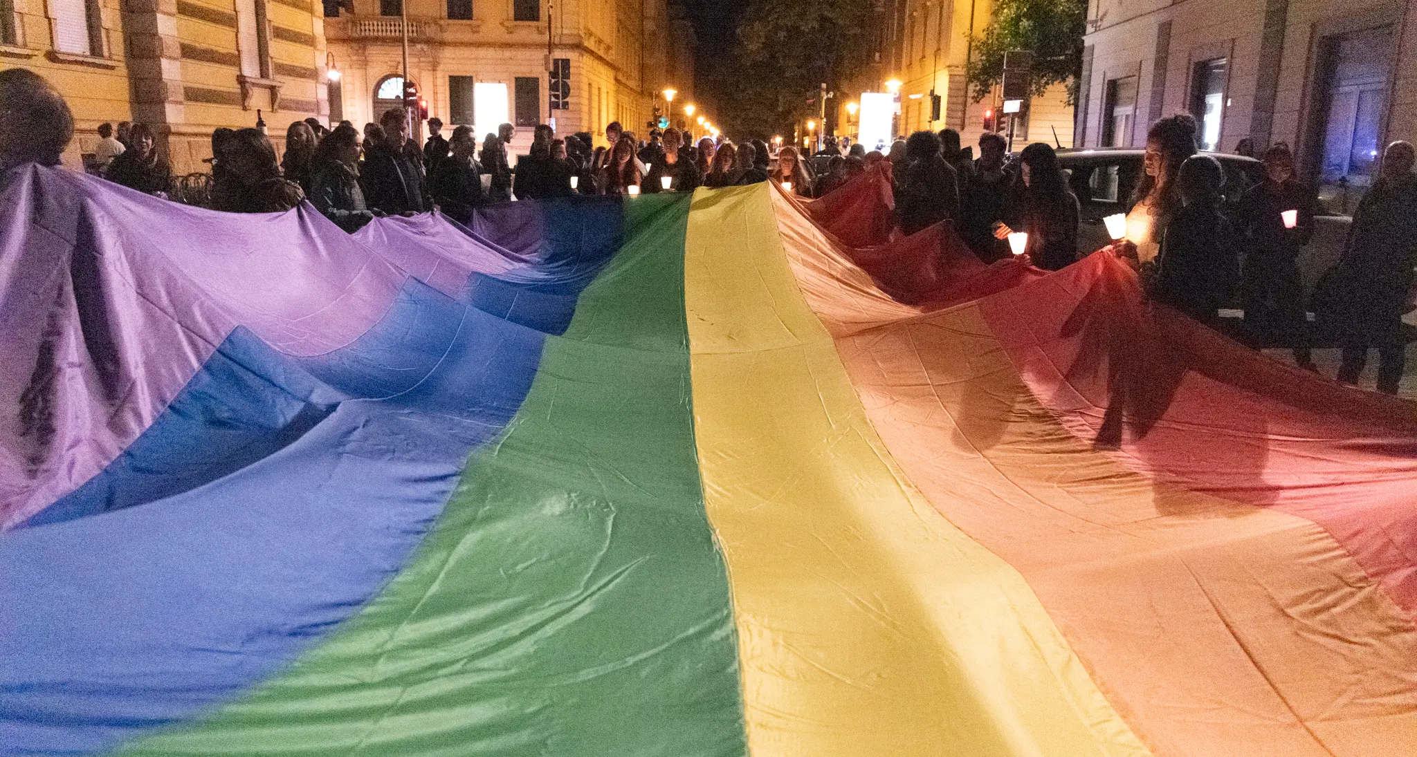 I rintocchi della campana di Rovereto contro le vittime di omo-bi-lesbotransfobia