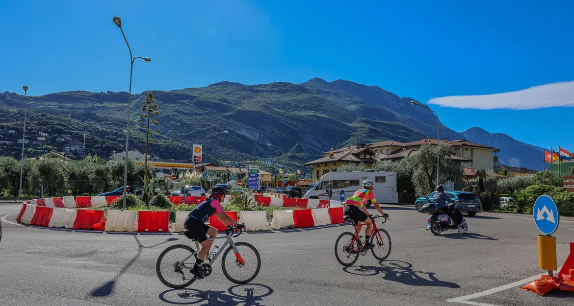 Al via i lavori per la nuova rotatoria a Linfano di Arco: sarà più larga di 10 metri