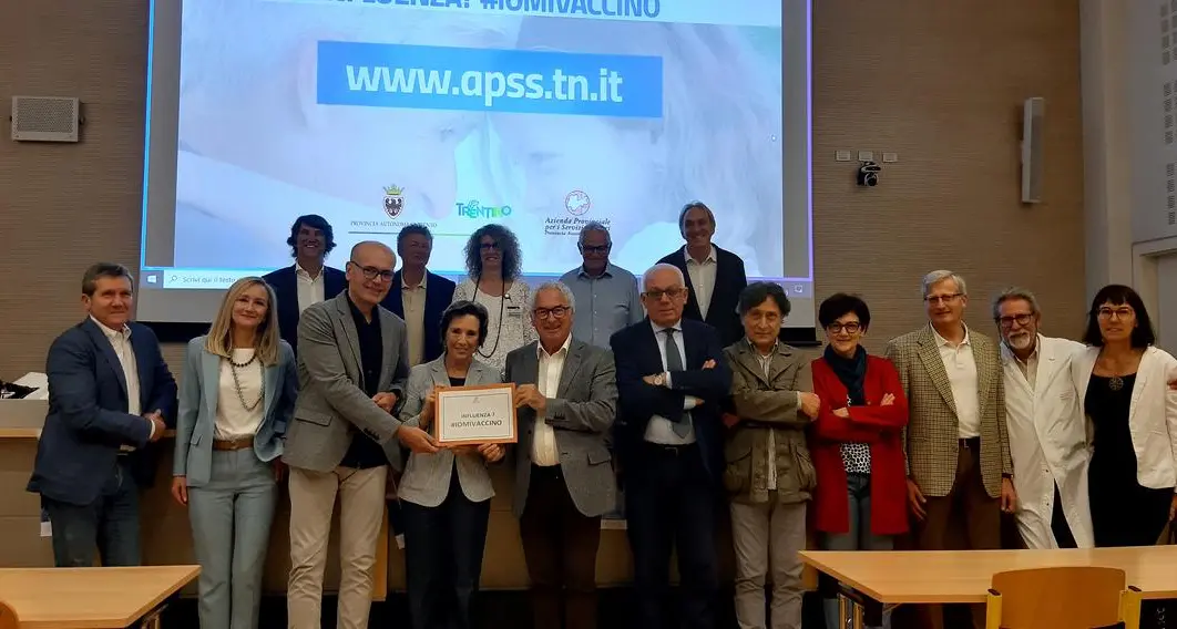 Al via la campagna di vaccinazione antinfluenzale in Trentino: prenotazioni dalle 18 di oggi. Raccomandata l’abbinata con l’anti-Covid