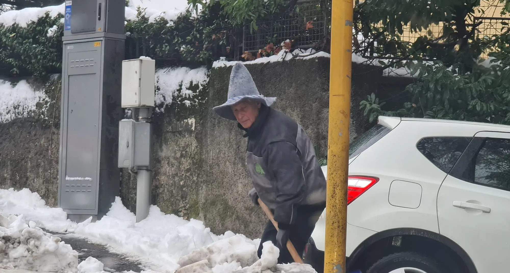 Trento: neve ieri, pioggia oggi. Ciclista al sindaco: «Piste pulite, complimenti»