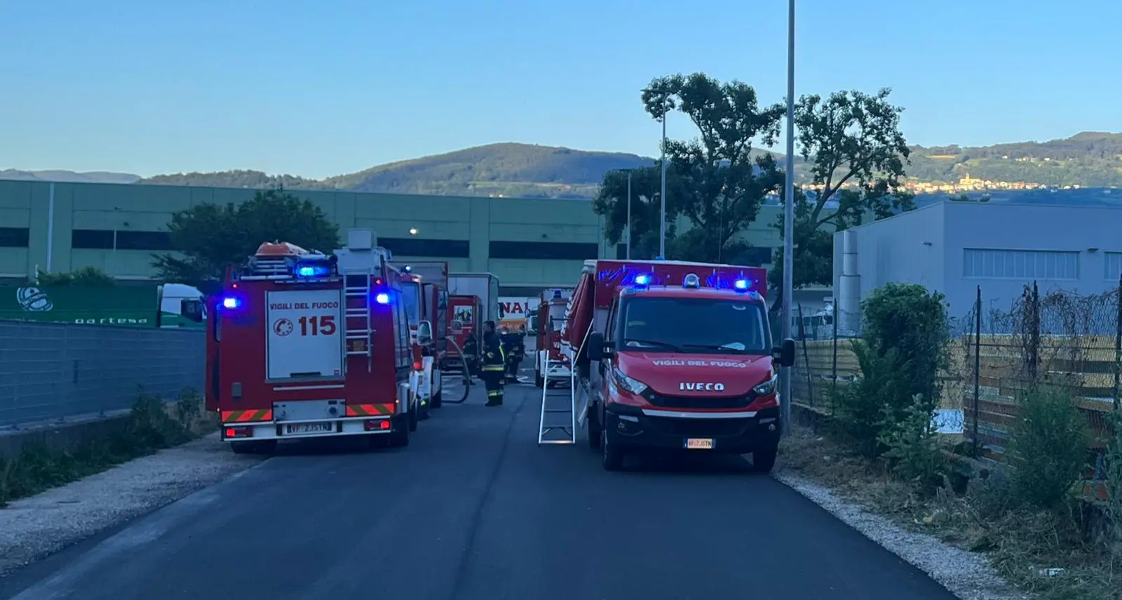 Allarme incendio nella zona industriale di Lavis