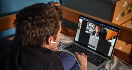 Fuga dalla didattica a distanza, liceali trentini all’estero