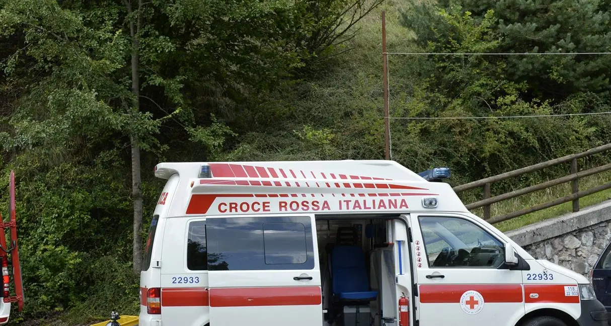 I turisti bolognesi dopo l’incidente sulla ciclabile della Val di Ledro: «Grazie ai ragazzi e alla nonna che ci hanno aiutato e a chi ha soccorso mio marito»