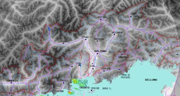 Maltempo in Trentino fra smottamenti, allagamenti e un incendio (causato da un fulmine)