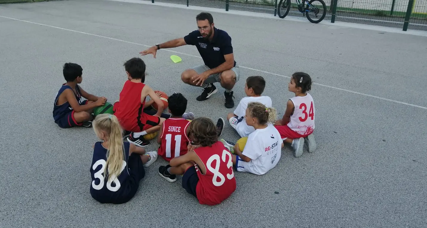 A Riva del Garda c’è il primo allenatore alla gentilezza (e di basket)