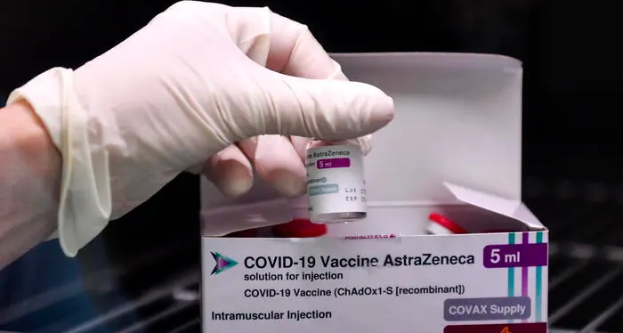 Coppola: «Esami di laboratorio prima delle vaccinazioni con AstraZeneca»