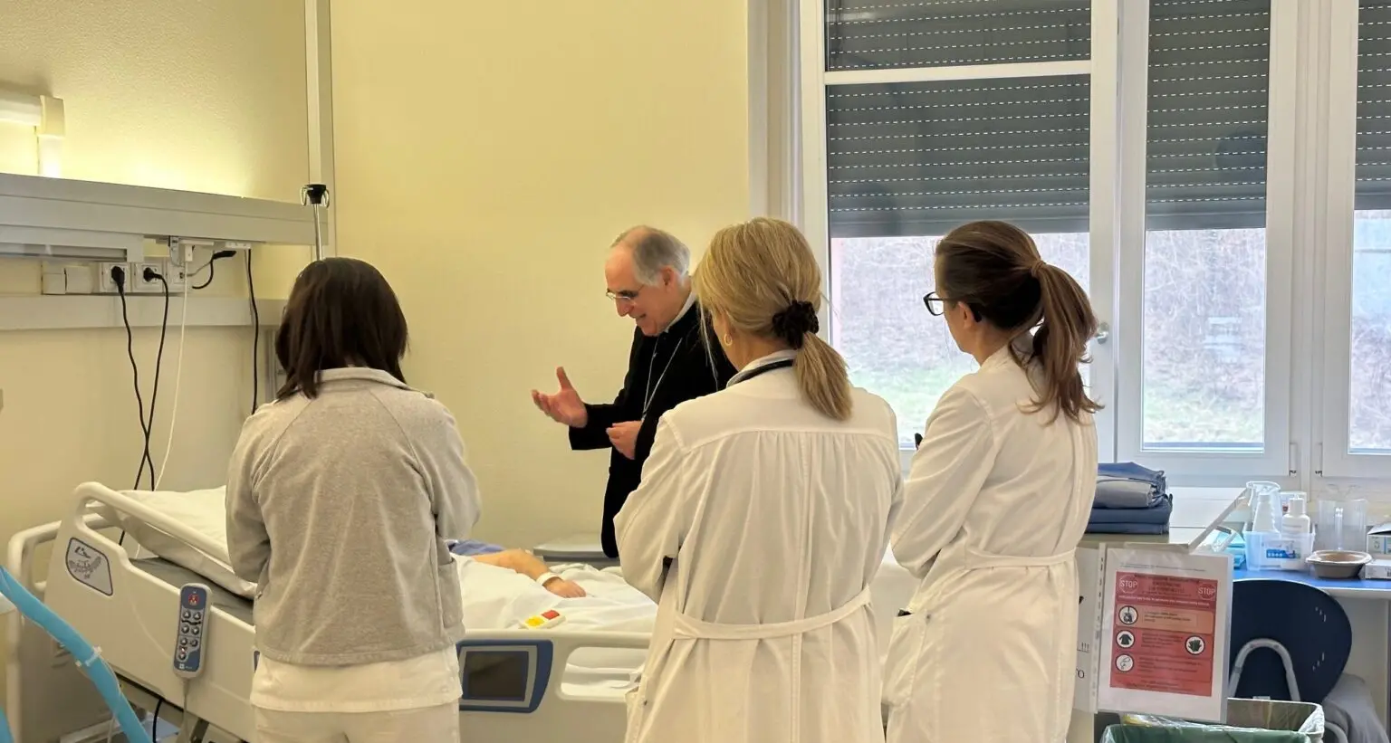 Giornata del malato, l’arcivescovo Lauro Tisi in visita agli ospedali di Rovereto e Trento