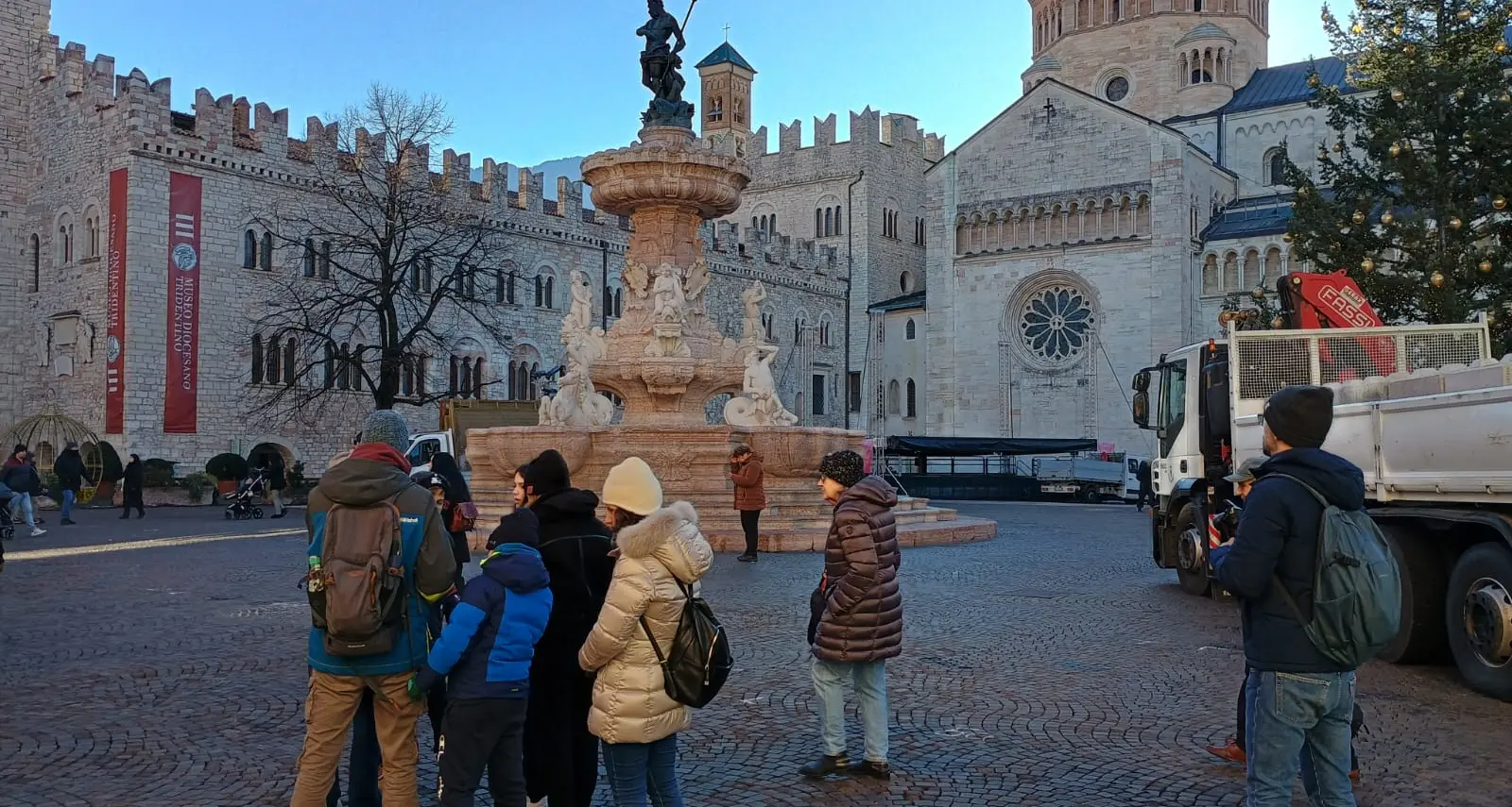 Trento prepara un Capodanno blindato: in piazza Duomo blocchi in cemento “difensivi”