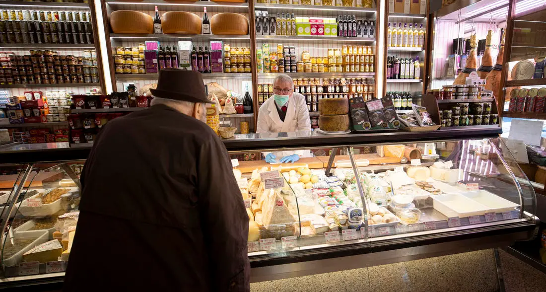 Prezzi e caro vita, anziani più poveri: tagliano anche i farmaci