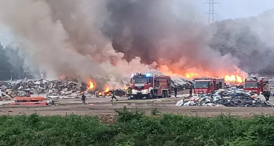 Incendio a Ischia Podetti, rassicuranti le analisi su frutta e verdura ma è bene lavarla