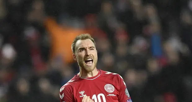 Dramma agli Europei di calcio: Christian Eriksen perde i sensi durante il gioco