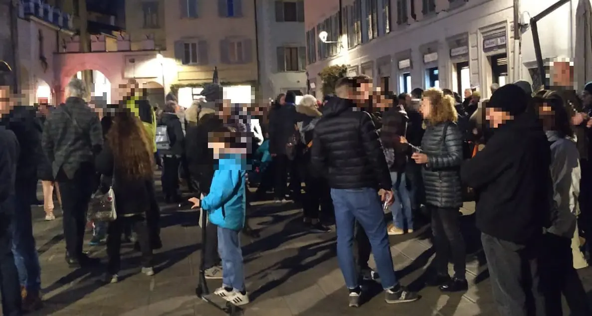 Rovereto, di nuovo in piazza (per l’aperitivo) contro il Green Pass