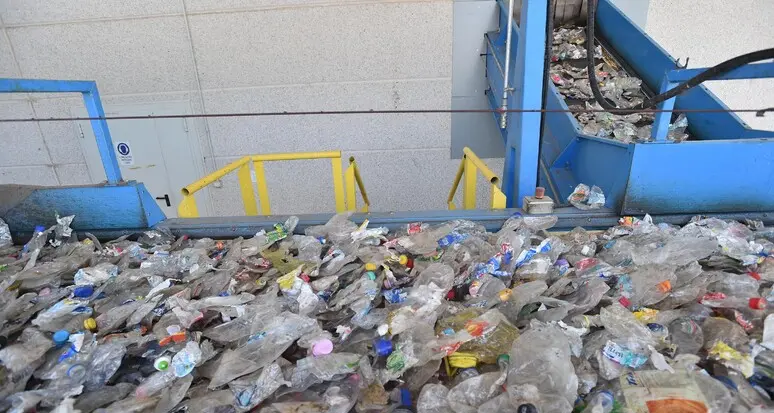 Meno plastica, più energia pulita: in Trentino un bando da 300 mila euro per il sostegno a 10 progetti
