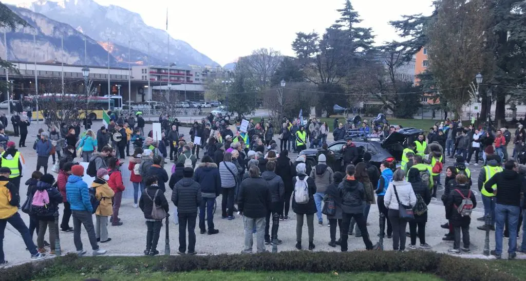No Green Pass: oltre un migliaio di persone al corteo di Trento