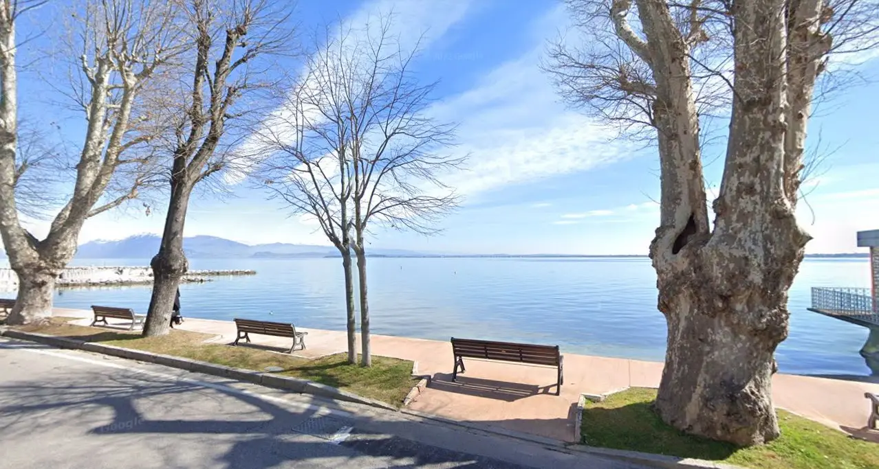 Il cadavere di una donna nelle acque del lago di Garda