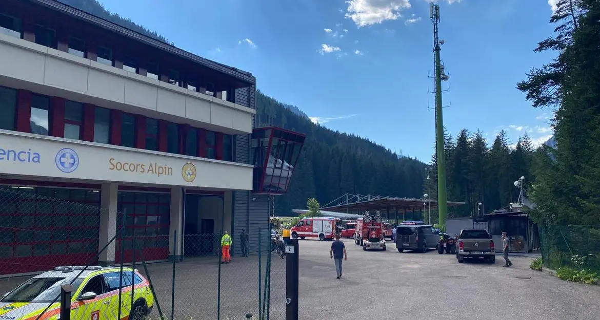 Marmolada, evacuati gli alpinisti in vetta. Ghiacciaio chiuso