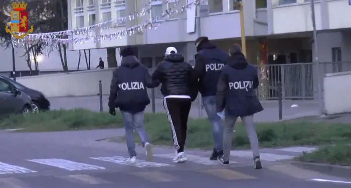 “Non vedo l’ora di tornare a fare rapine: è stato emozionante”: trentenne intercettato per il maxi-colpo nel Milanese