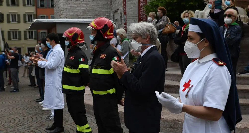 Festa della Repubblica a Trento: omaggio a sanitari e volontari