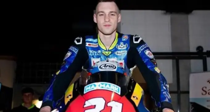 Giovane pilota di motociclismo trovato morto in casa a Trento