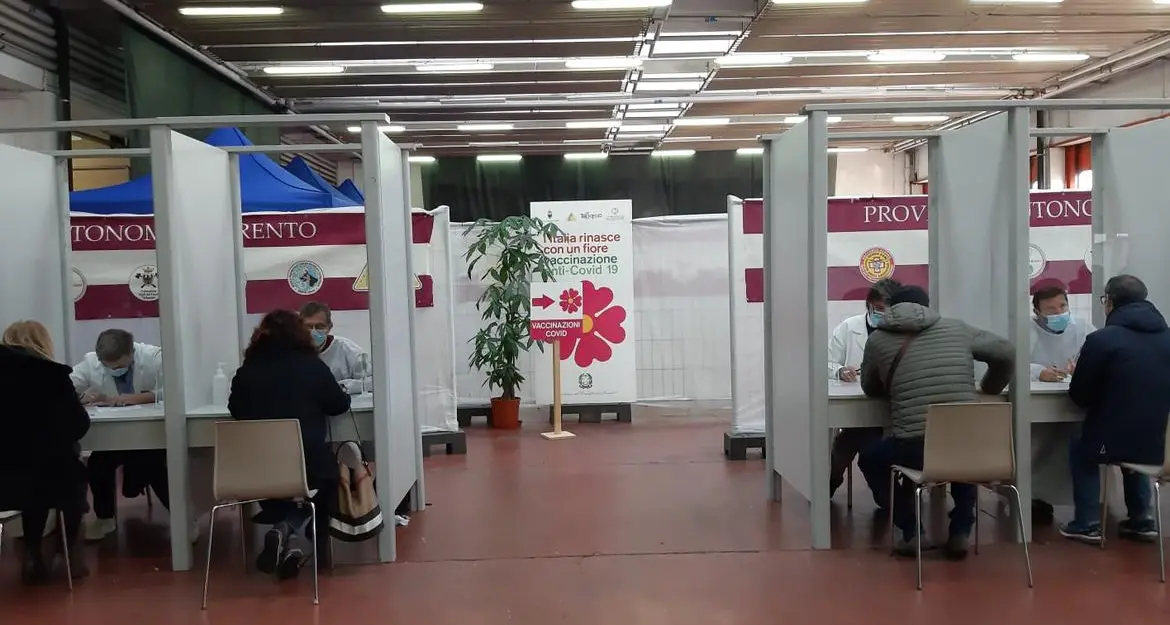 Covid, partita la “maratona”: in 12 ore oltre 16 mila vaccinazioni. A Lavis anche senza prenotazione