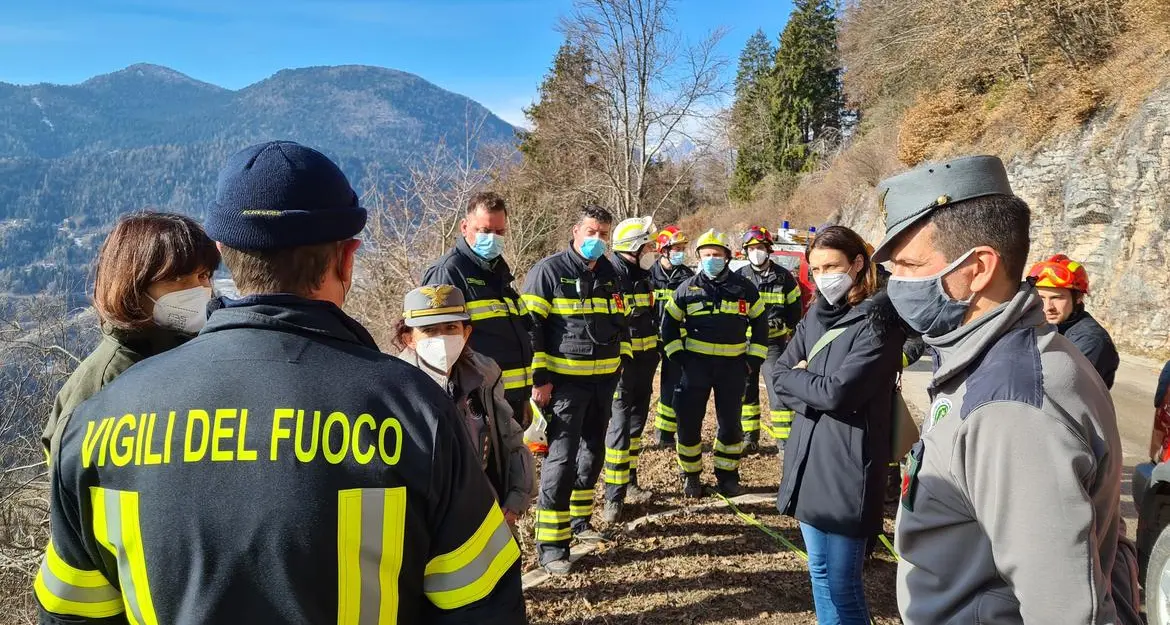 Spento l’incendio a Castello Tesino, il grazie dell’assessore agli operatori