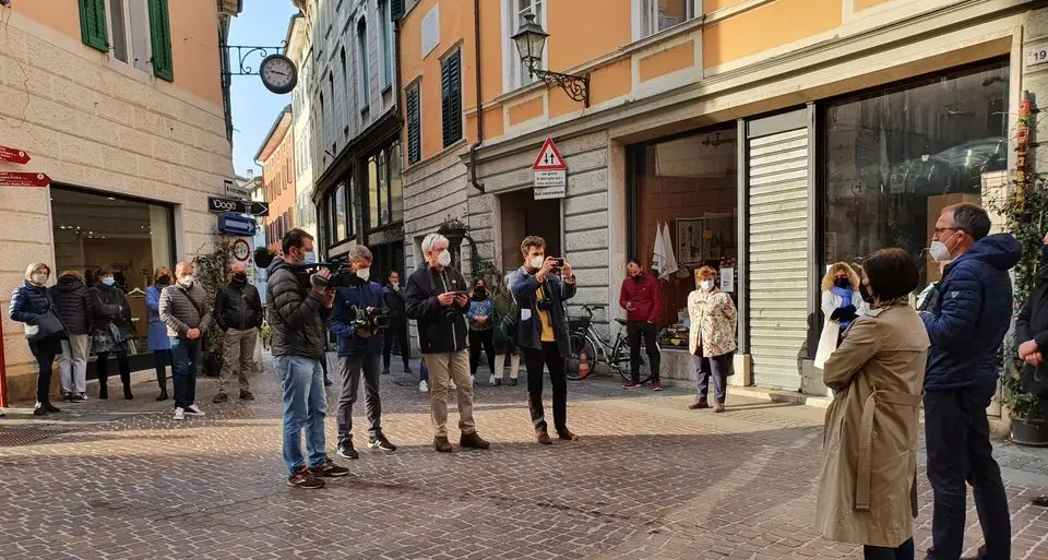 La rabbia dei commercianti a Rovereto: “Vogliamo riaprire il 7 aprile”