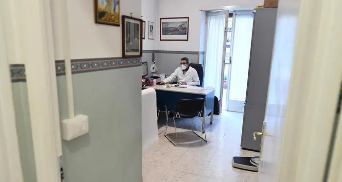 Auto di servizio e un aiuto per il personale: firmato l’accordo con i medici di base trentino