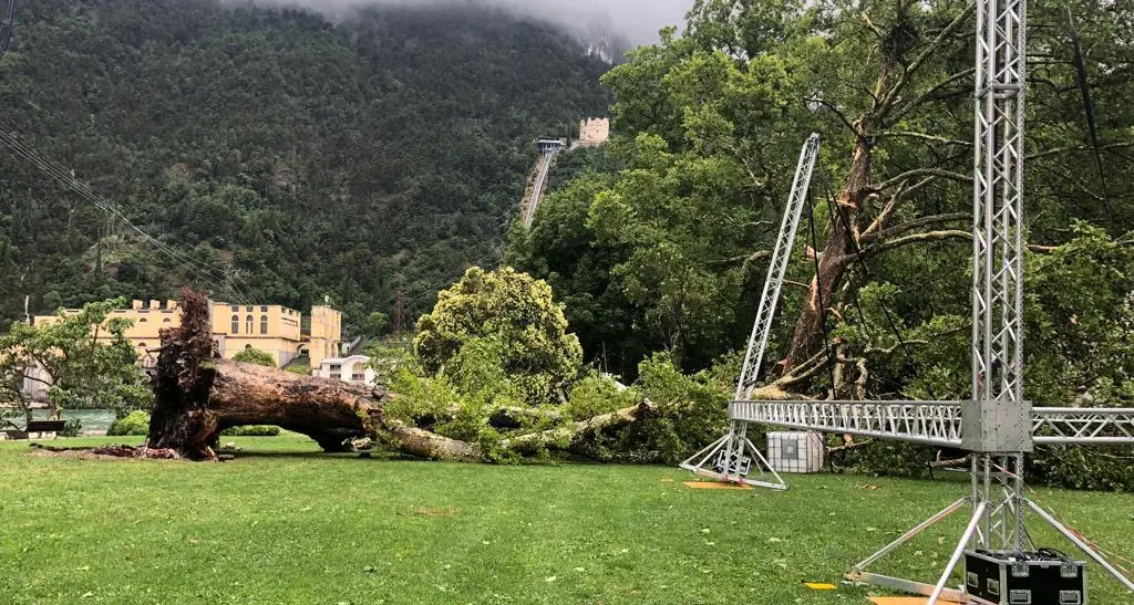 Temporali in Trentino: nubifragi a Riva, a Trento chiusa la galleria dei Crozi. Numerosi interventi dei vigili del fuoco