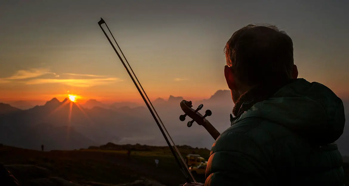 Aspettando l’alba sulle Dolomiti con la musica di Beethoven e la voce di Gifuni